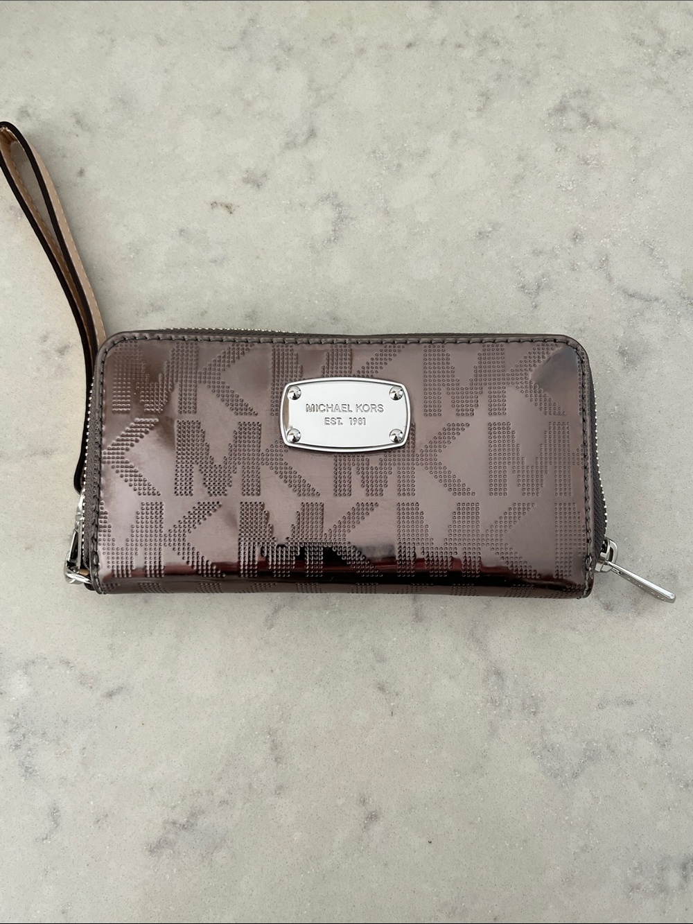 NWOT Michael Kors Metallic Glossy MK Logo Zip Wristlet Wallet